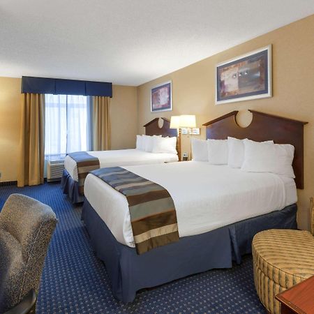 Wingate By Wyndham Erie Hotel Bagian luar foto