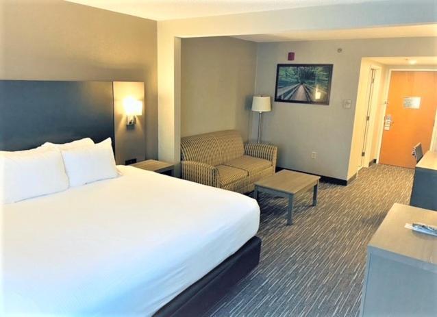 Wingate By Wyndham Erie Hotel Bagian luar foto