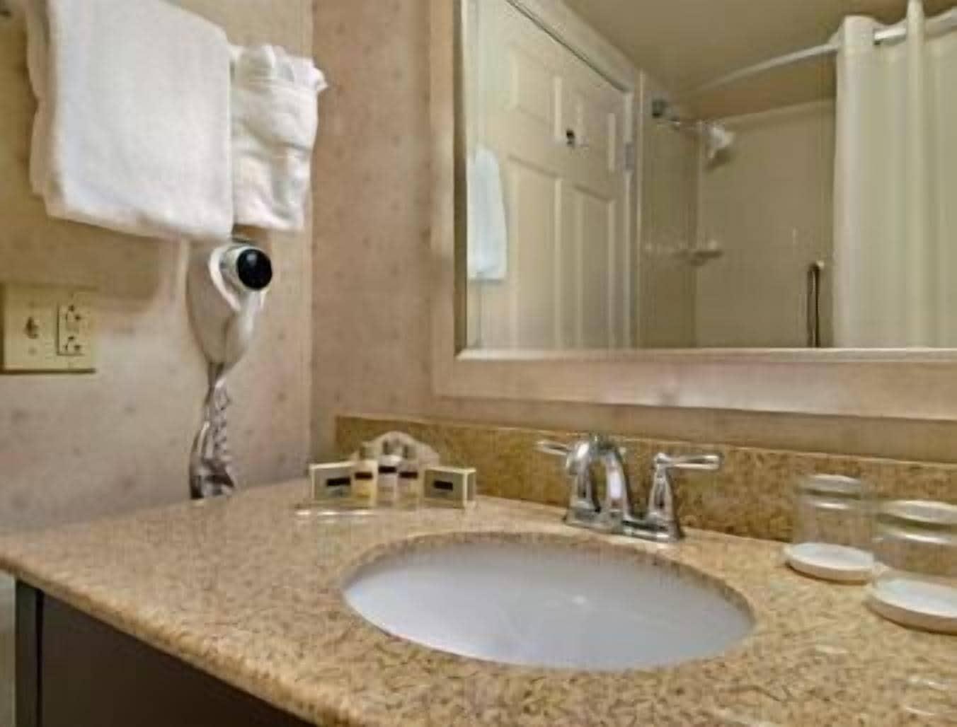 Wingate By Wyndham Erie Hotel Bagian luar foto