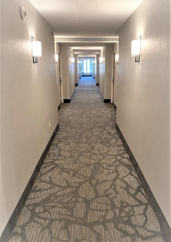 Wingate By Wyndham Erie Hotel Bagian luar foto