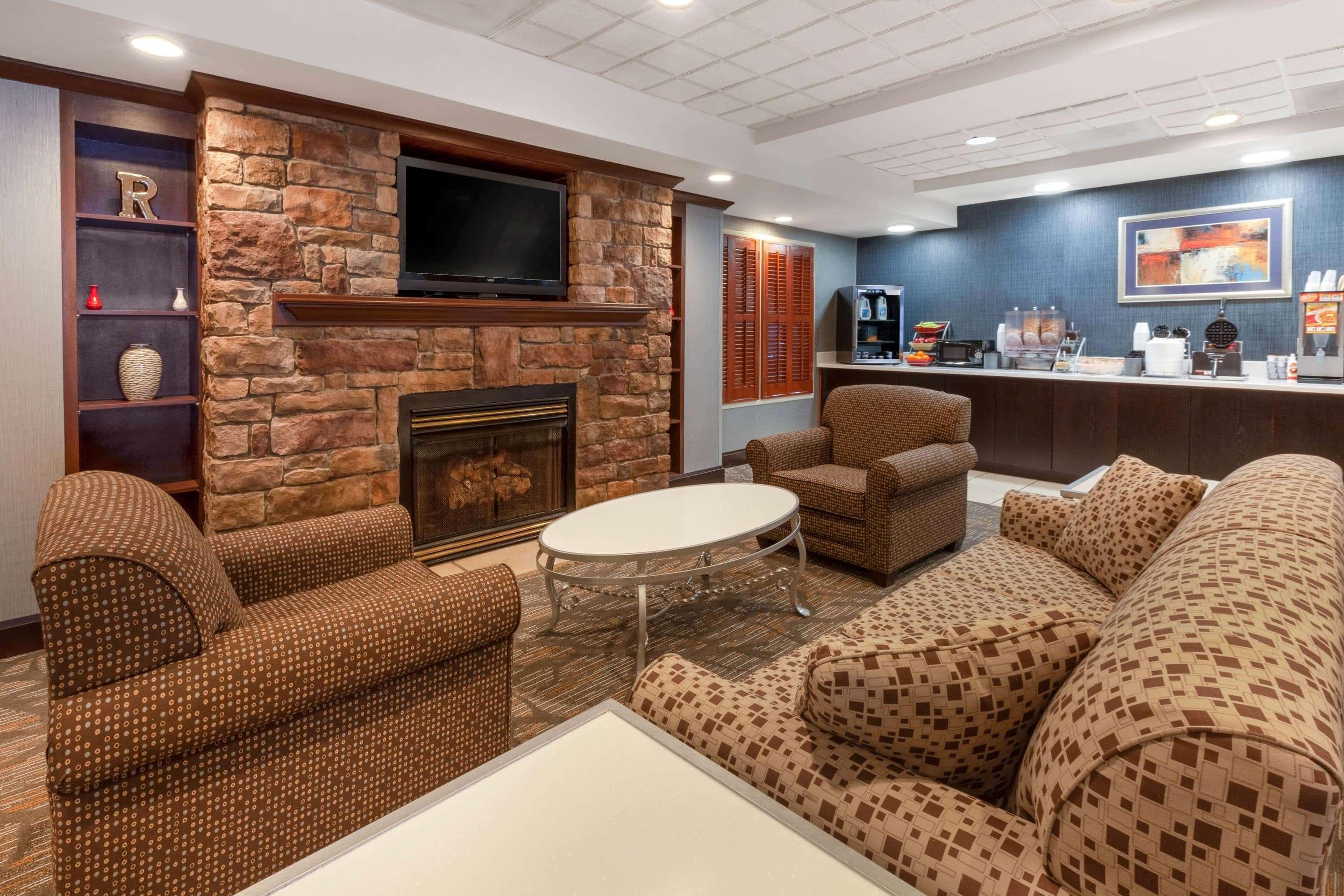 Wingate By Wyndham Erie Hotel Bagian luar foto