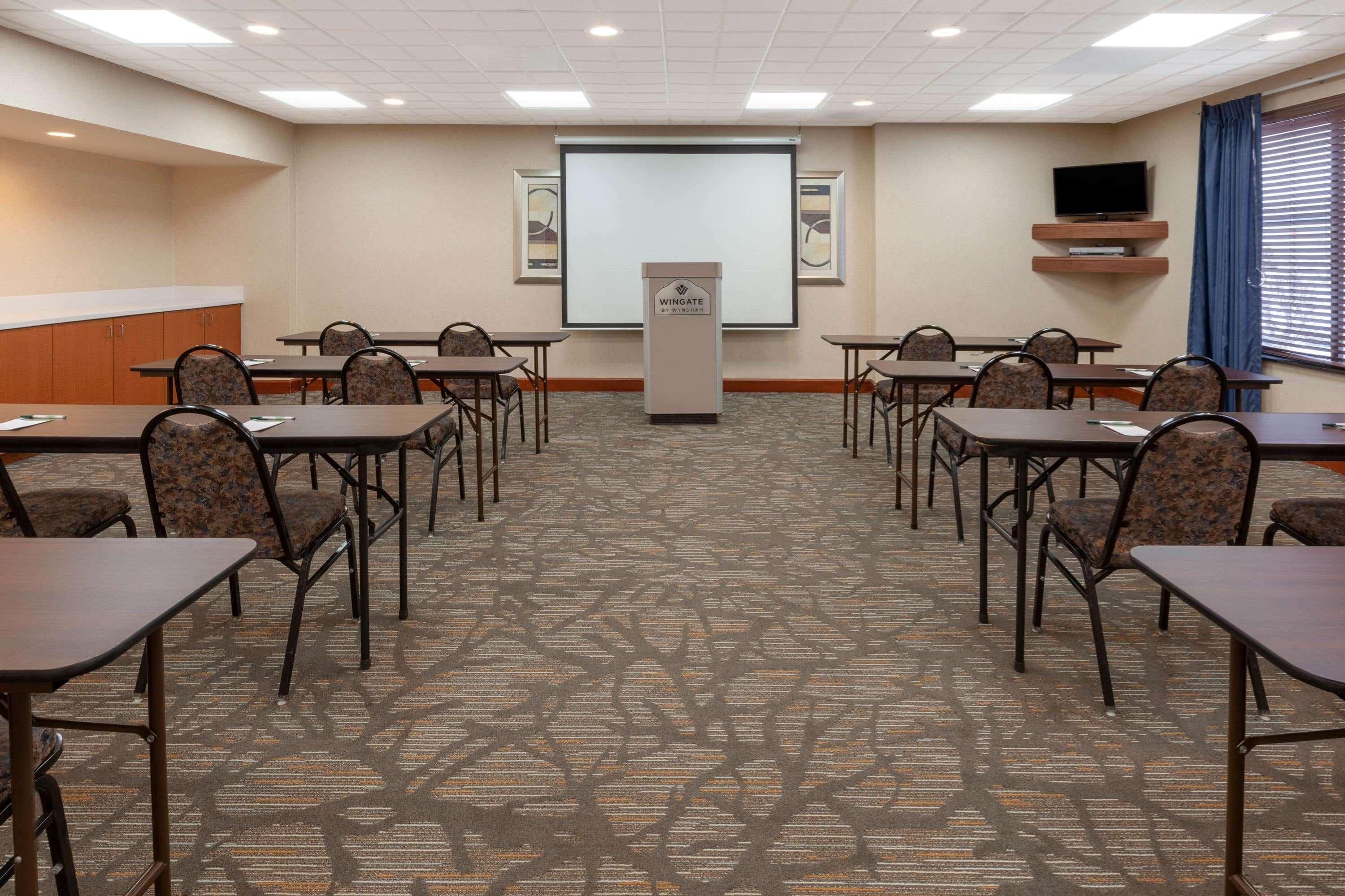 Wingate By Wyndham Erie Hotel Bagian luar foto