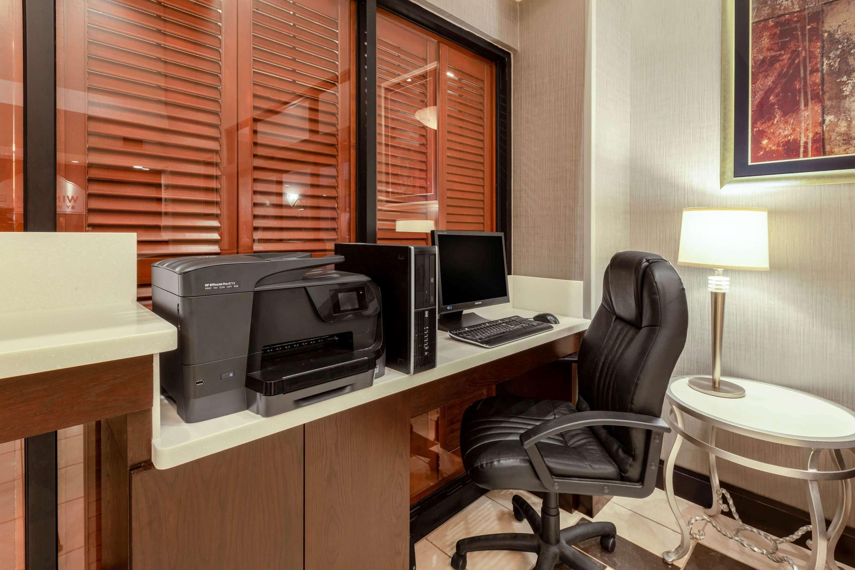 Wingate By Wyndham Erie Hotel Bagian luar foto